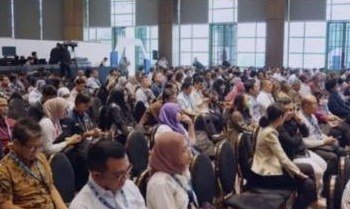 A full conference hall of seated attendees